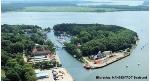 Teil der Insel Dänholm im Strelasund zwischen Stralsund und Rügen mit dem 1848 entstandenen Hafen und rechts davon der dadurch entstandene Kleine Dänholm mit einer Fläche von 10,4 Hektar